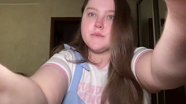 Snapshot of Alice898 chatting on October 2, 2:35 pm Alice898 online show from October 2, 2:35 pm