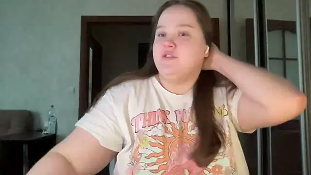 Snapshot of Alice898 chatting on October 18, 7:42 am Alice898 online show from October 18, 7:42 am