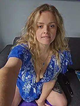 Snapshot of Bridgette03 chatting on June 12, 12:09 am Bridgette03 online show from June 12, 12:09 am