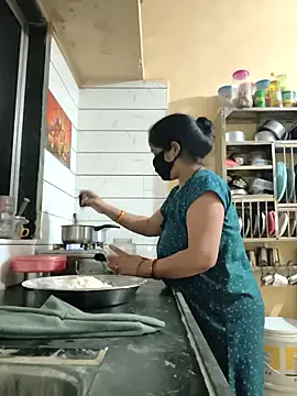 Snapshot of Gk_99999 chatting on February 1, 1:15 am Gk 99999 online show from February 1, 1:15 am