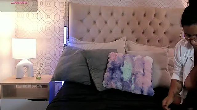 Snapshot of BellaNixs chatting on November 16, 3:23 am BellaNixs online show from November 16, 3:23 am