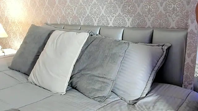 Snapshot of BellaNixs chatting on December 1, 3:33 am BellaNixs online show from December 1, 3:33 am