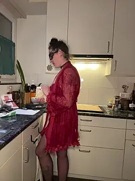 Snapshot of Nadja_Noir chatting on November 26, 8:43 pm Nadja Noir online show from November 26, 8:43 pm