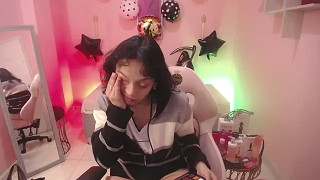 LadyWawy online show from October 18, 1:23 pm