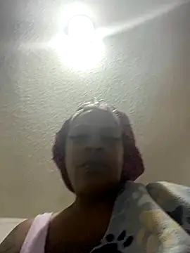 Snapshot of juicy92 chatting on October 16, 12:44 am juicy92 online show from October 16, 12:44 am