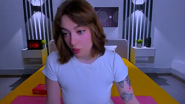 Emily Tylerr online show from February 19, 1:01 am