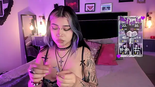 Snapshot of pinkk_deemon chatting on July 29, 1:42 pm pinkk deemon online show from July 29, 1:42 pm