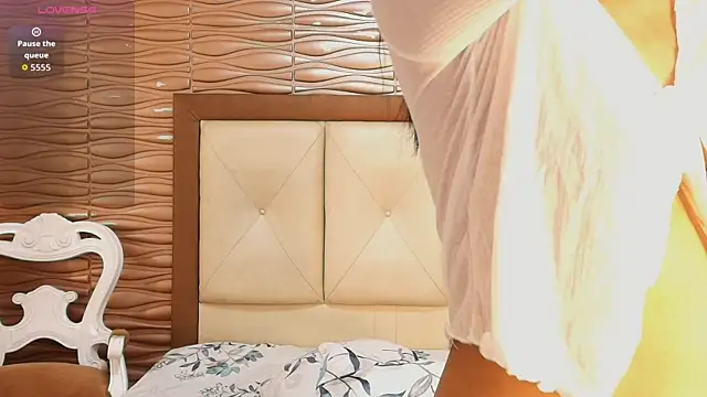 Snapshot of Miladiosa chatting on May 7, 12:32 pm Miladiosa online show from May 7, 12:32 pm