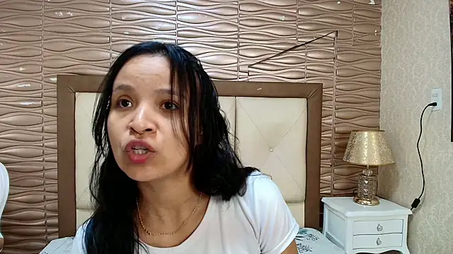 Snapshot of Miladiosa chatting on May 15, 12:01 pm Miladiosa online show from May 15, 12:01 pm