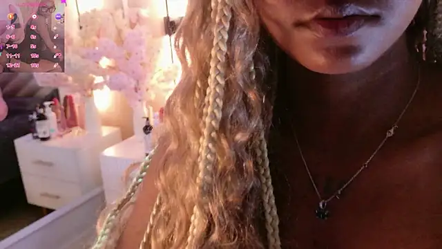 Snapshot of amy_miller1 chatting on May 19, 8:04 pm amy miller1 online show from May 19, 8:04 pm