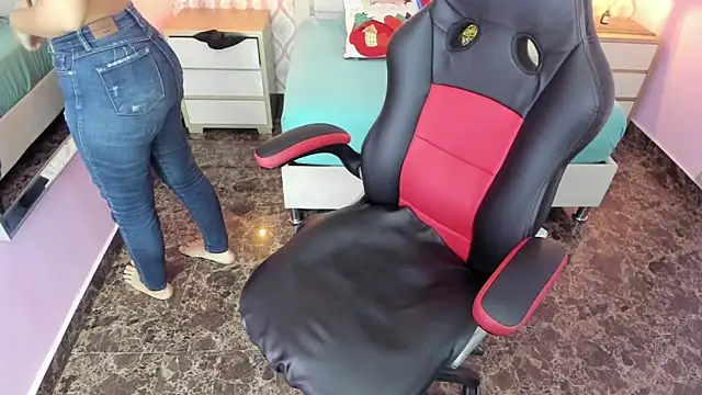 ALISSON BARKER online show from December 17, 12:33 pm