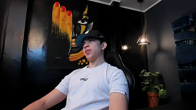 Eryonbradley online show from December 15, 11:25 am