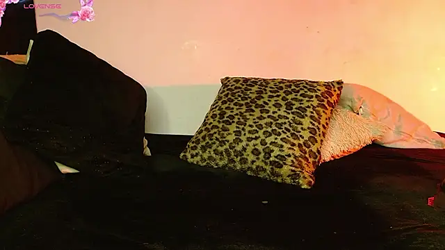 Snapshot of Dulce_Tara chatting on February 12, 1:33 am Dulce Tara online show from February 12, 1:33 am