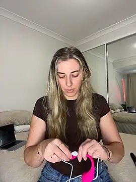 louiseberkeley online show from June 3, 3:31 am