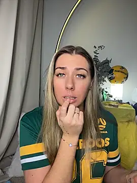 louiseberkeley online show from June 16, 10:40 am