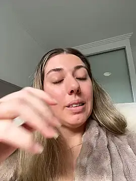 Snapshot of louiseberkeley chatting on July 1, 2:02 am louiseberkeley online show from July 1, 2:02 am