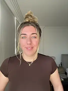 Snapshot of louiseberkeley chatting on July 27, 10:50 pm louiseberkeley online show from July 27, 10:50 pm