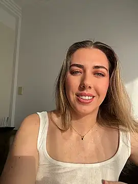 Snapshot of louiseberkeley chatting on August 5, 10:33 pm louiseberkeley online show from August 5, 10:33 pm