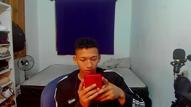 Snapshot of JuanchiT66 chatting on October 22, 2:56 am JuanchiT66 online show from October 22, 2:56 am