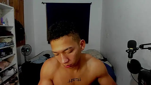 Snapshot of JuanchiT66 chatting on October 22, 3:56 pm JuanchiT66 online show from October 22, 3:56 pm