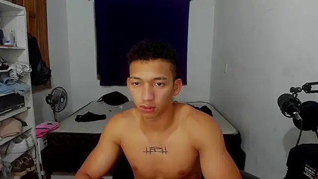 Snapshot of JuanchiT66 chatting on October 30, 5:20 am JuanchiT66 online show from October 30, 5:20 am