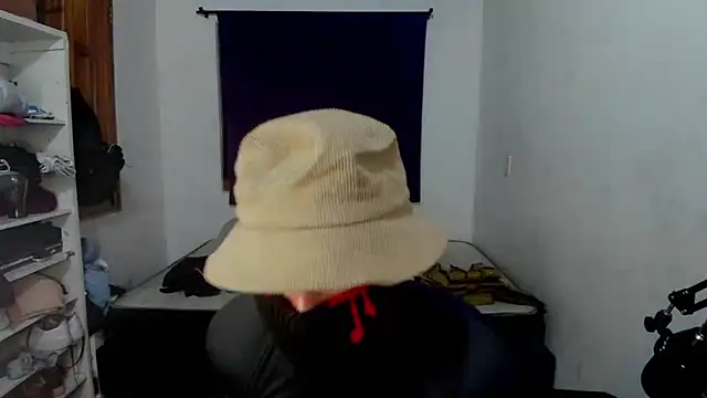 Snapshot of JuanchiT66 chatting on November 1, 8:05 am JuanchiT66 online show from November 1, 8:05 am