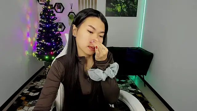 LunaPurrr online show from December 15, 12:15 am