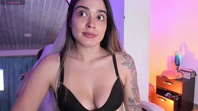 Snapshot of MiaVillalobos chatting on May 27, 12:29 am MiaVillalobos online show from May 27, 12:29 am