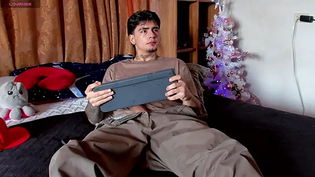 JamesDeker online show from December 19, 1:18 pm