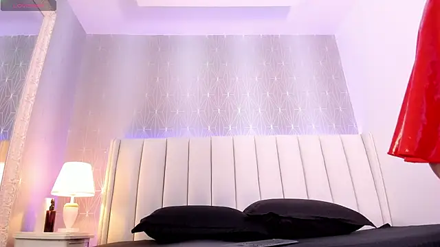 Snapshot of Mia-Medina chatting on May 4, 7:32 pm Mia-Medina online show from May 4, 7:32 pm