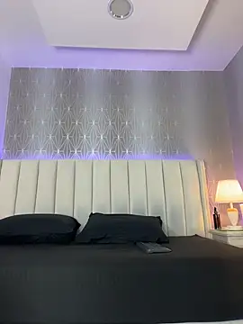 Snapshot of Mia-Medina chatting on July 19, 7:39 pm Mia-Medina online show from July 19, 7:39 pm