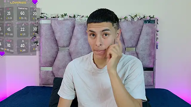 Snapshot of lana_and_liam_ chatting on November 11, 9:20 am lana and liam online show from November 11, 9:20 am