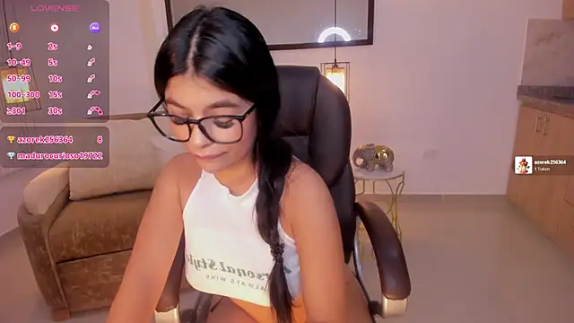 Snapshot of Melina_Rouge chatting on August 3, 8:45 pm Melina Rouge online show from August 3, 8:45 pm