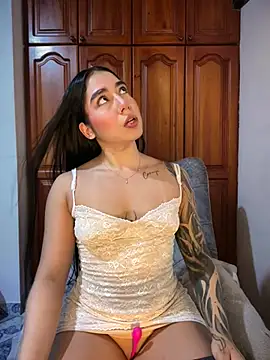 Snapshot of KaditaNavarro chatting on June 2, 11:07 pm KaditaNavarro online show from June 2, 11:07 pm