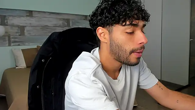 RaphaelDufort online show from December 15, 5:28 pm