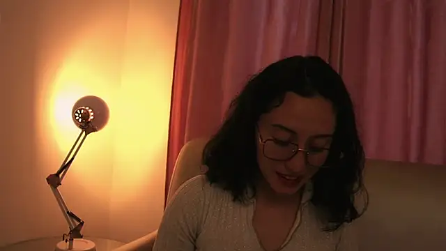 Snapshot of Ginevra_esposito chatting on May 29, 12:58 pm Ginevra esposito online show from May 29, 12:58 pm