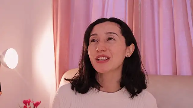 Snapshot of Ginevra_esposito chatting on June 3, 12:41 pm Ginevra esposito online show from June 3, 12:41 pm