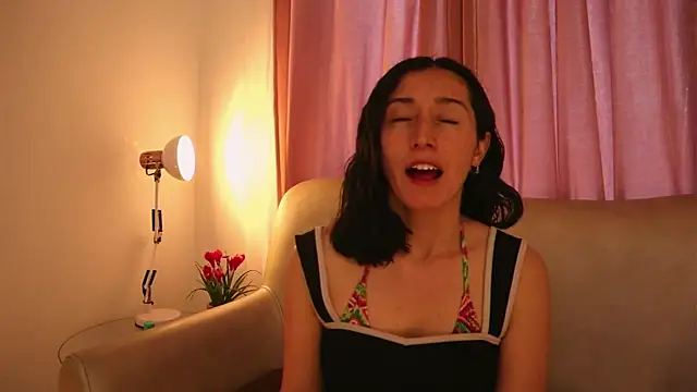 Snapshot of Ginevra_esposito chatting on June 4, 12:33 pm Ginevra esposito online show from June 4, 12:33 pm