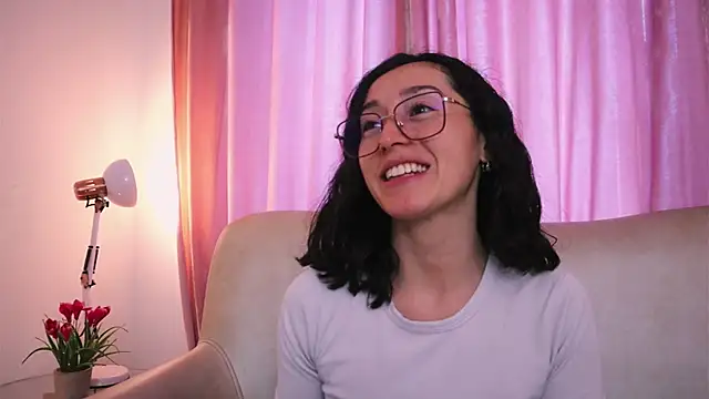 Snapshot of Ginevra_esposito chatting on June 13, 1:31 pm Ginevra esposito online show from June 13, 1:31 pm