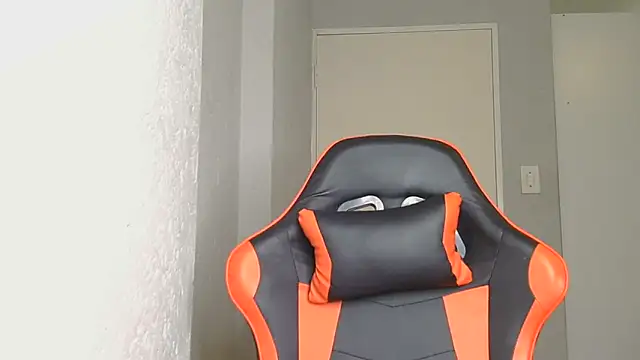 Ballenciaa online show from September 18, 7:05 pm