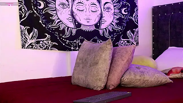 Raven06  online show from March 12, 11:11 pm