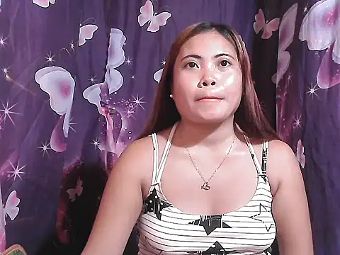 Snapshot of Hot_Samantha4u chatting on May 23, 11:42 pm Hot Samantha4u online show from May 23, 11:42 pm