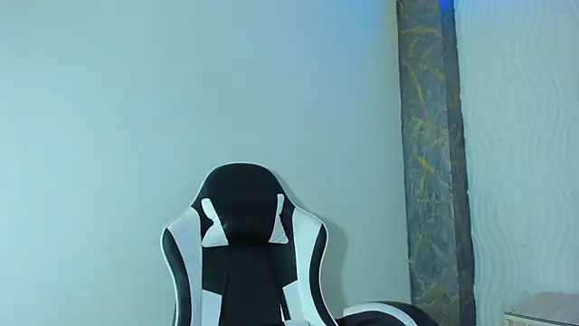 Raven Rouge  online show from June 12, 12:37 pm