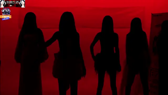 Snapshot of 1X-one chatting on November 10, 4:11 am 1X-one online show from November 10, 4:11 am