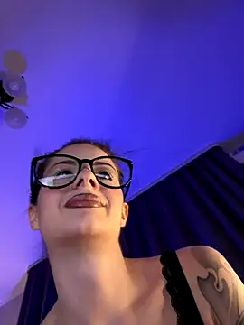 Snapshot of bigJuicyPussy chatting on November 14, 1:10 pm bigJuicyPussy online show from November 14, 1:10 pm