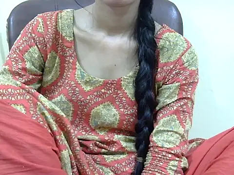 smallcuute online show from November 5, 9:48 pm