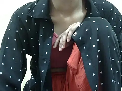 smallcuute online show from November 27, 9:39 pm