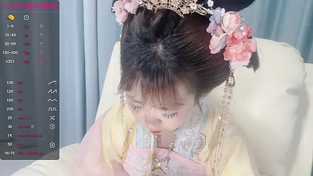 Snapshot of TeddyPrincess chatting on April 7, 9:43 am TeddyPrincess online show from April 7, 9:43 am