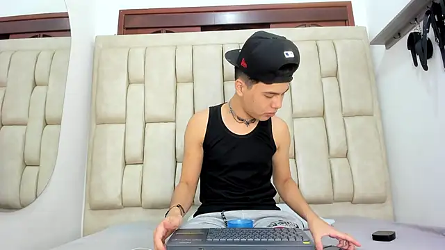 Felipe Cold online show from November 20, 2:45 am