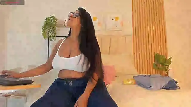  Miaa khalifa  online show from May 28, 12:13 pm